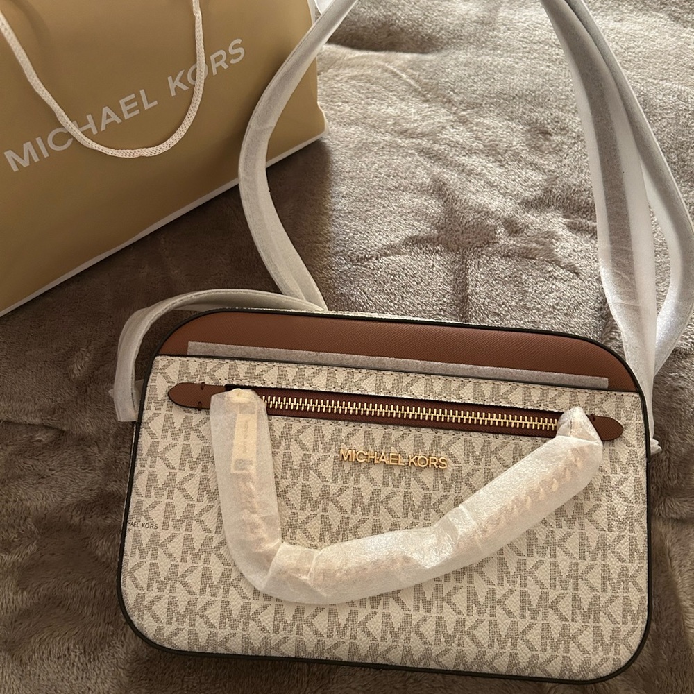 NWT Michael Kors Jet Set Crossbody